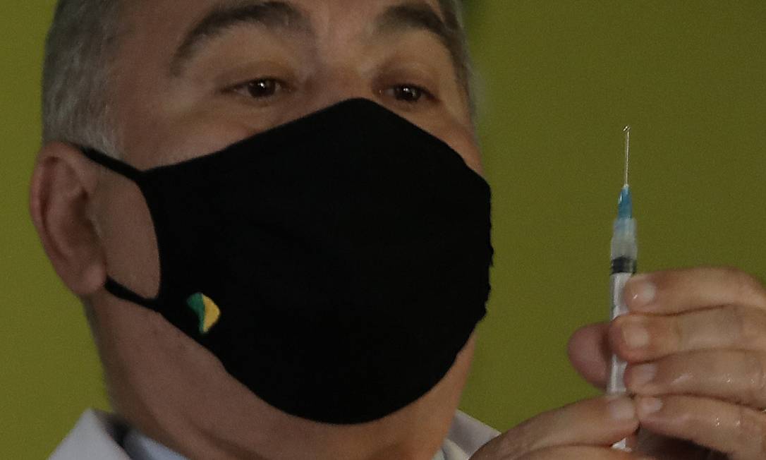 Ato de imuninização com a vacina contra Covid-19 100% nacional, produzida pela Fundação Oswaldo Cruz (Fiocruz). Presente Marcelo Queiroga, ministro da Saúde Foto: CRISTIANO MARIZ / Agência o Globo