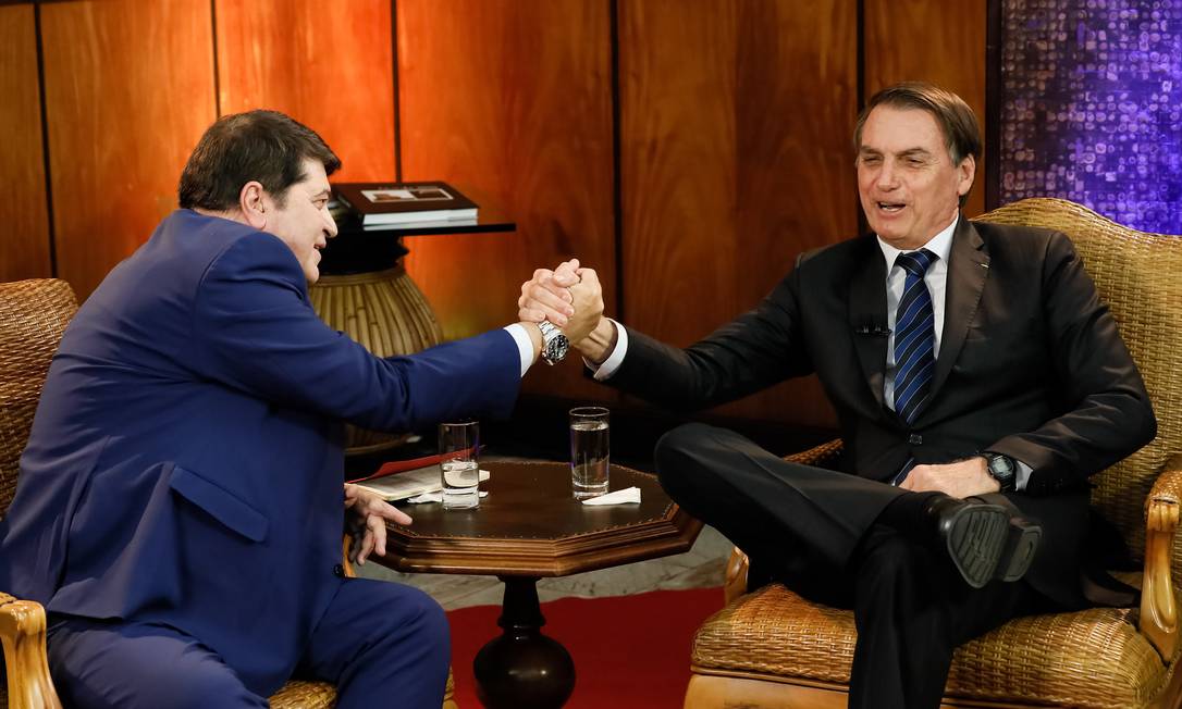 O presidente Jair Bolsonaro e o apresentador José Luiz Datena, após entrevista Foto: Isac Nobrega/Presidência/27-03-2019