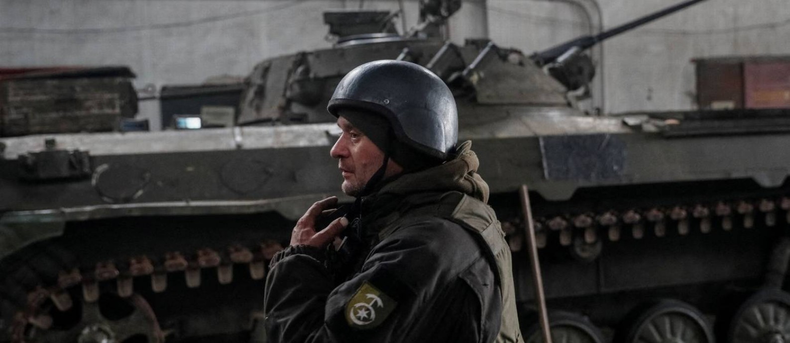 Militar ucraniano na cidade de Donetsk Foto: GLEB GARANICH / REUTERS