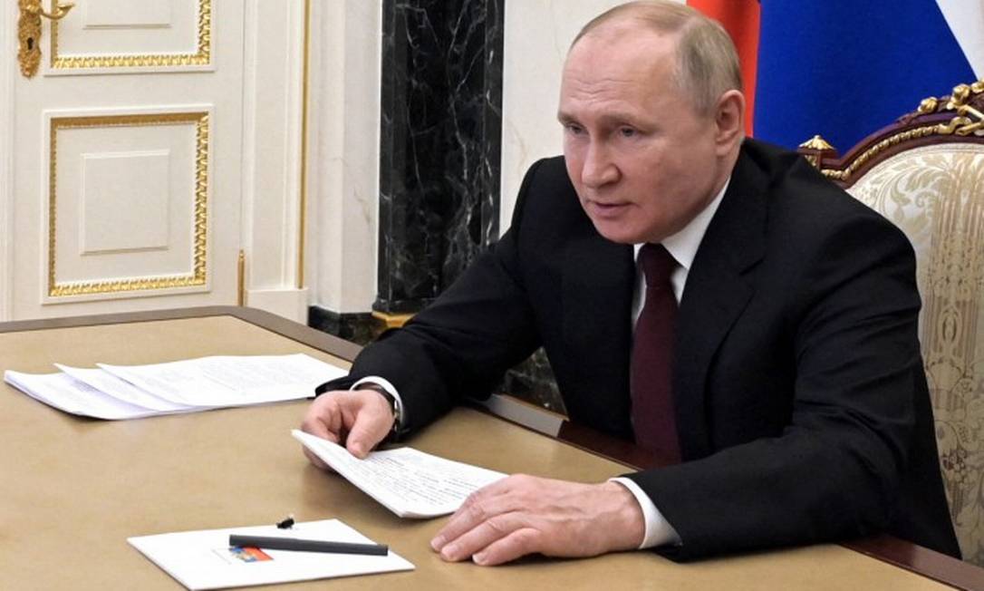 Presidente Vladimir Putin durante reunião em 21 de fevereiro Foto: ALEXEY NIKOLSKY / AFP