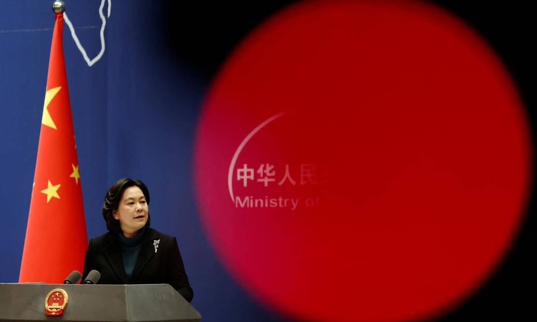 Hua Chunying, porta-voz da Chancelaria chinesa, em entrevista a jornalistas Foto: CARLOS GARCIA RAWLINS / REUTERS