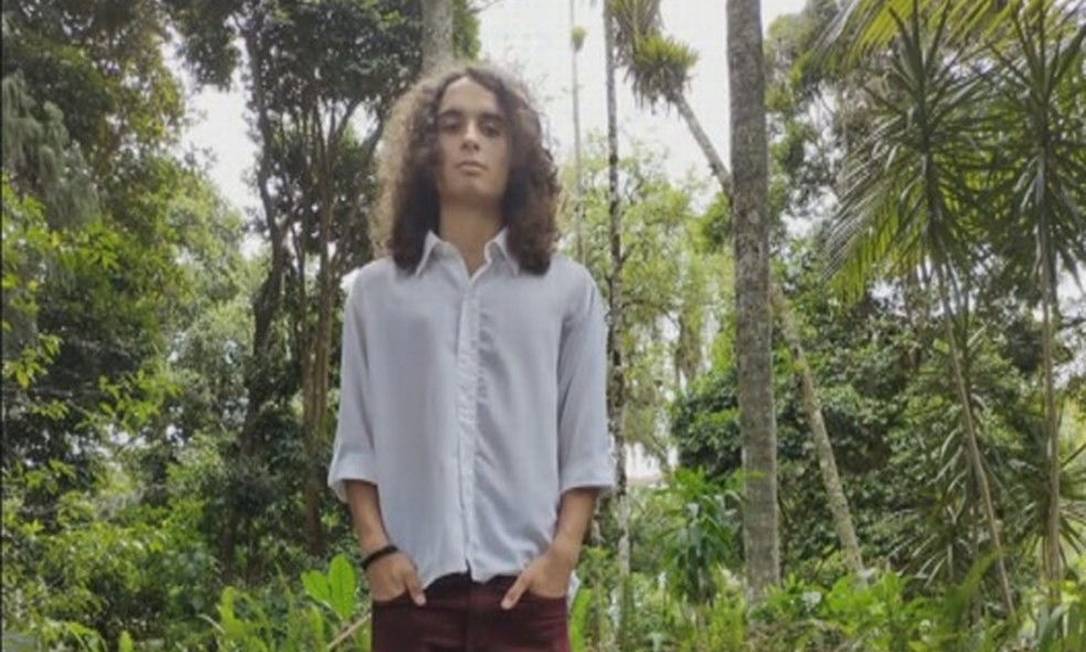 O estudante Gabriel Vila Real, de 17 anos, estava em um dos ônibus que afundou em rio de Petrópolis Foto: Reprodução / Arquivo pessoal