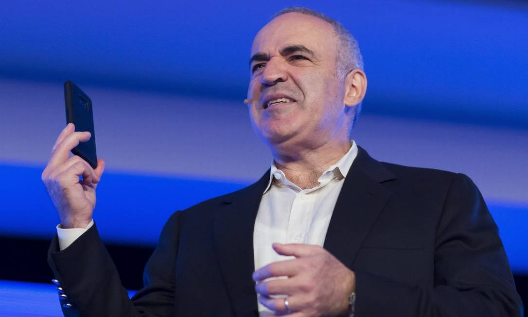 O enxadrista russo Garry Kasparov cobrou medidas para impedir o avanço das tropas russas na Ucrânia Foto: Edilson Dantas / Agência O Globo