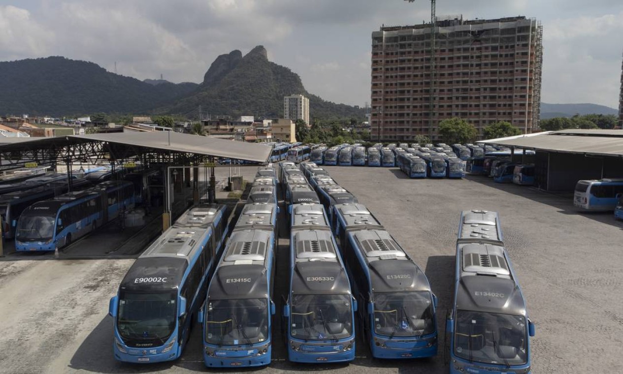 Todos os 200 ônibus do sistema estão paralisado Foto: Marcia Foletto / Agência O Globo