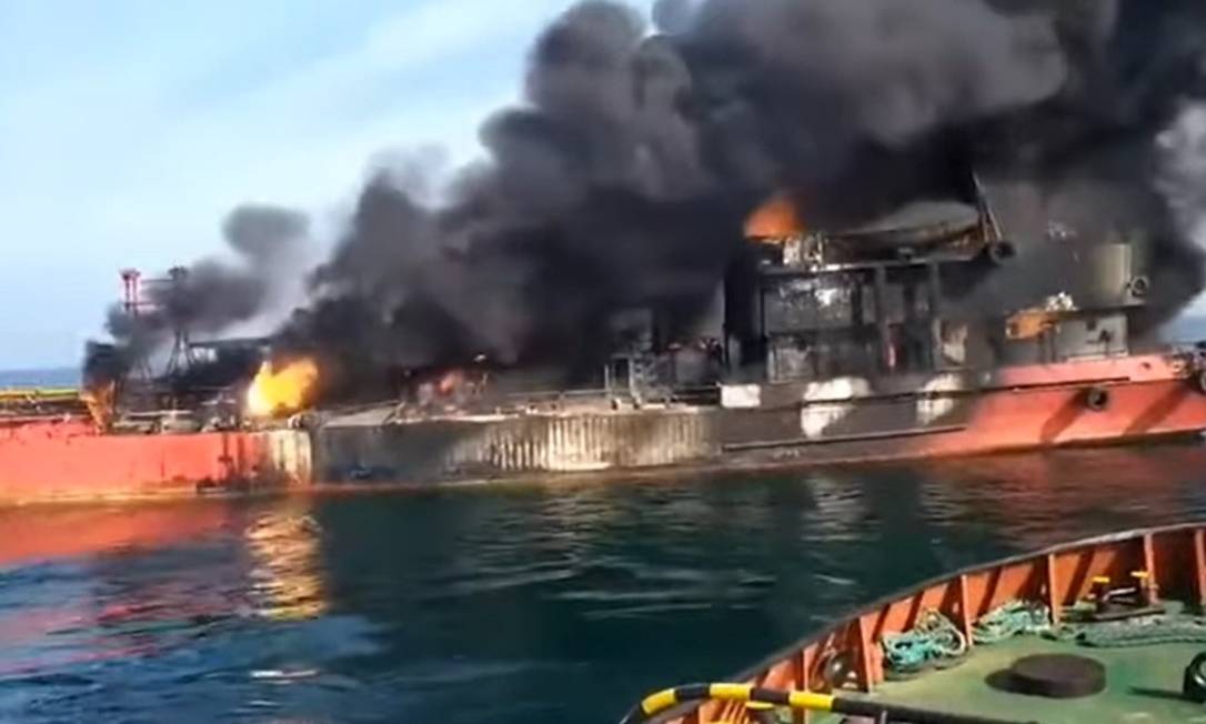 Rússia bombardeia dois navios atracados no Mar Negro, na Ucrânia; veja  vídeo - Jornal O Globo