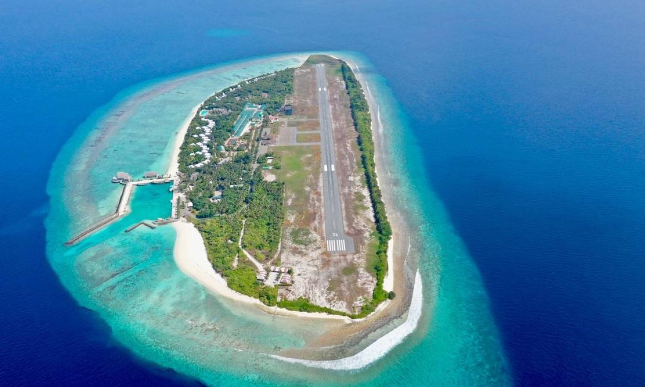 O Aeroporto de Ifuru, no Atol Raa, nas Ilas Maldivas Foto: Reprodução