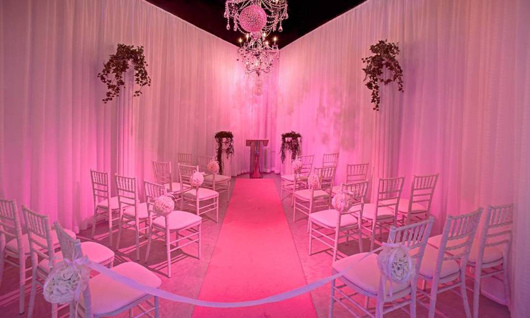 Interior da capela de casamento do museu de cera Madame Tussauds, em Las Vegas Foto: Reprodução