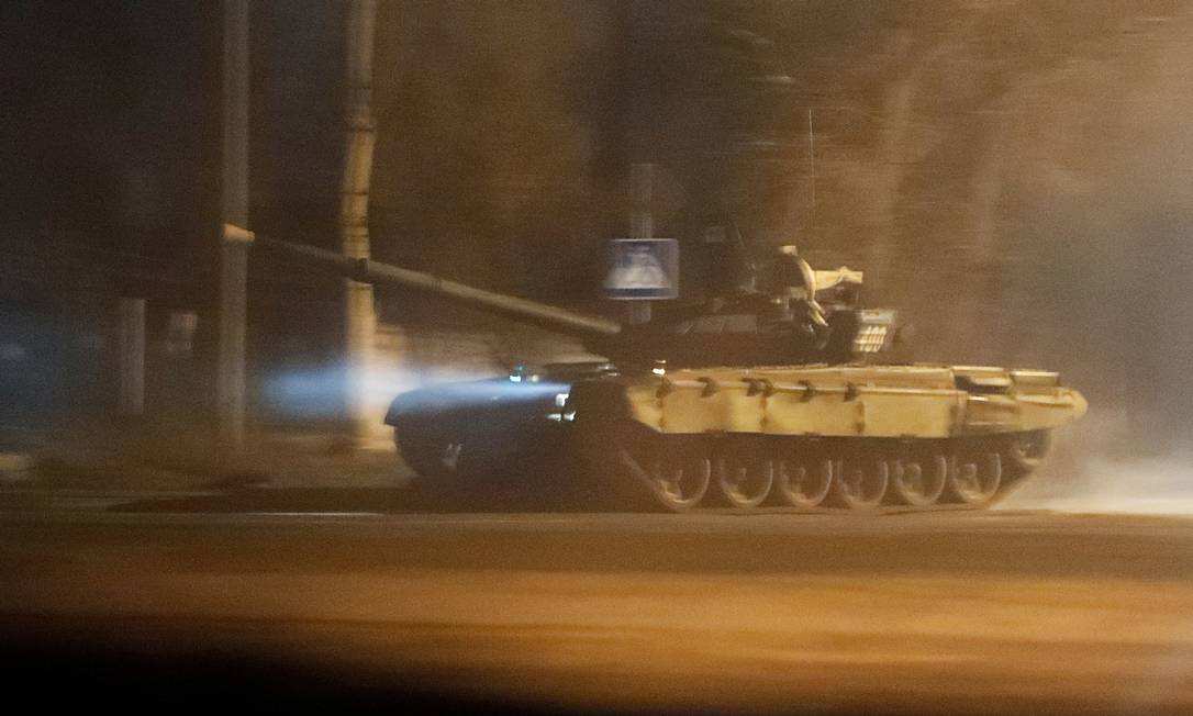 Rússia enviou tanques e outros equipamentos militares em ataque à Ucrânia Foto: ALEXANDER ERMOCHENKO / Reuters