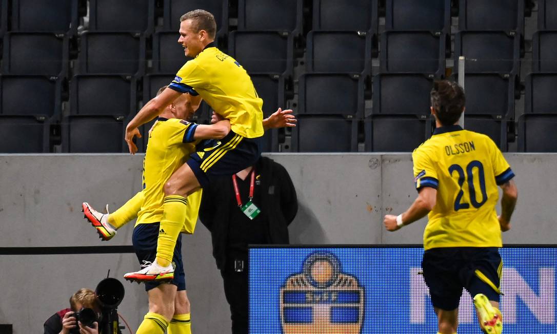 Jogadores da Suécia comemoram vitória nas Eliminatórias da Copa do Mundo Foto: JONATHAN NACKSTRAND / AFP
