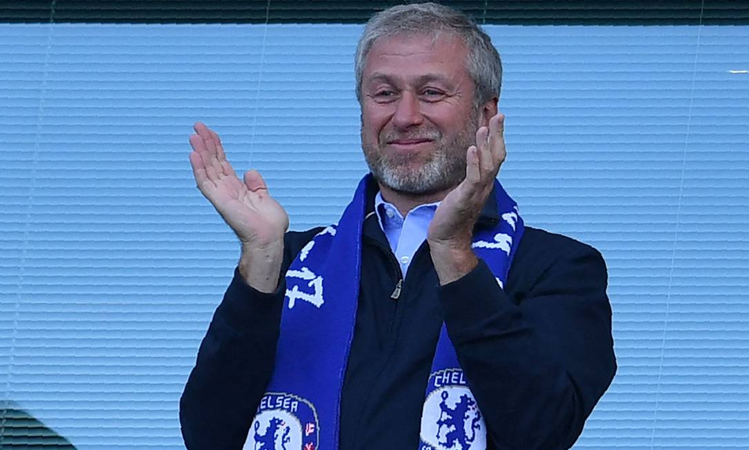 Roman Abramovich deixou o comando do Chelsea, que havia comprado em 2002 Foto: BEN STANSALL / AFP