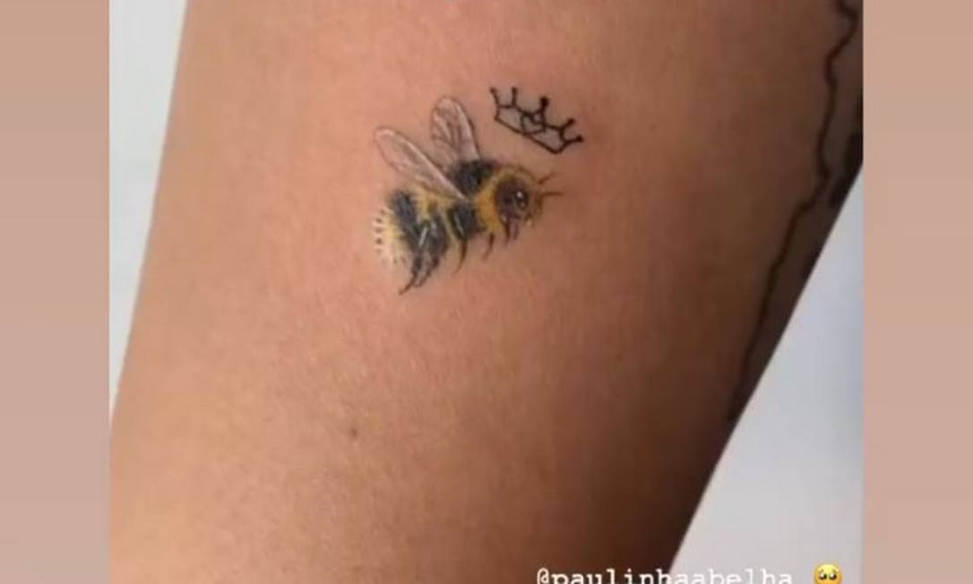 'Você descansou deixando muitas saudades', diz fã que tatuou abelha no braço em homenagem à cantora. Foto: Reprodução Instagram