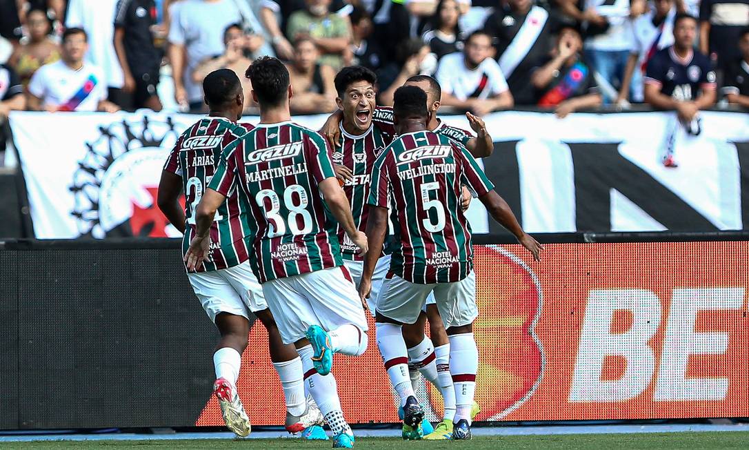 Germán Cano comemora com os colegas de Fluminense seu gol sobre o Vasco Foto: Lucas Mercon/Fluminense