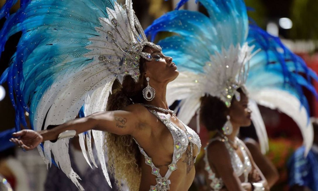 Unidos de Vila Isabel se apresenta no Rio Carnaval 2022, na Cidade do Samba Foto: CARL DE SOUZA / AFP