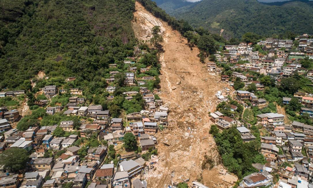 O Morro da Oficina, em Petrópolis, foi uma das áreas mais atingidas por deslizamentos Foto: Brenno Carvalho / Agência O Globo