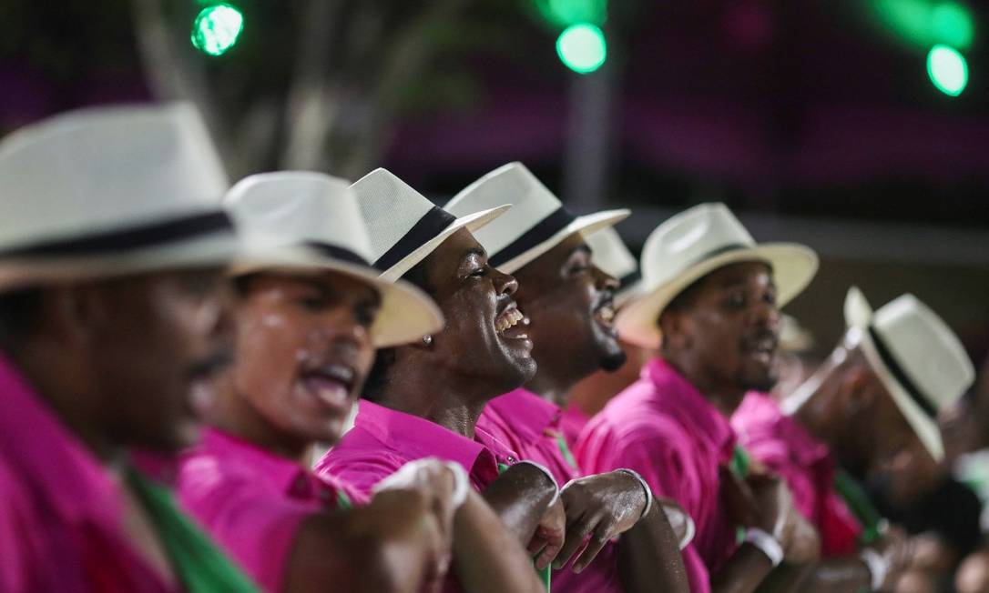 Desfile da verde e rosa durante o Rio Carnaval, na Cidade do Samba Foto: Ricardo Moraes / Reuters