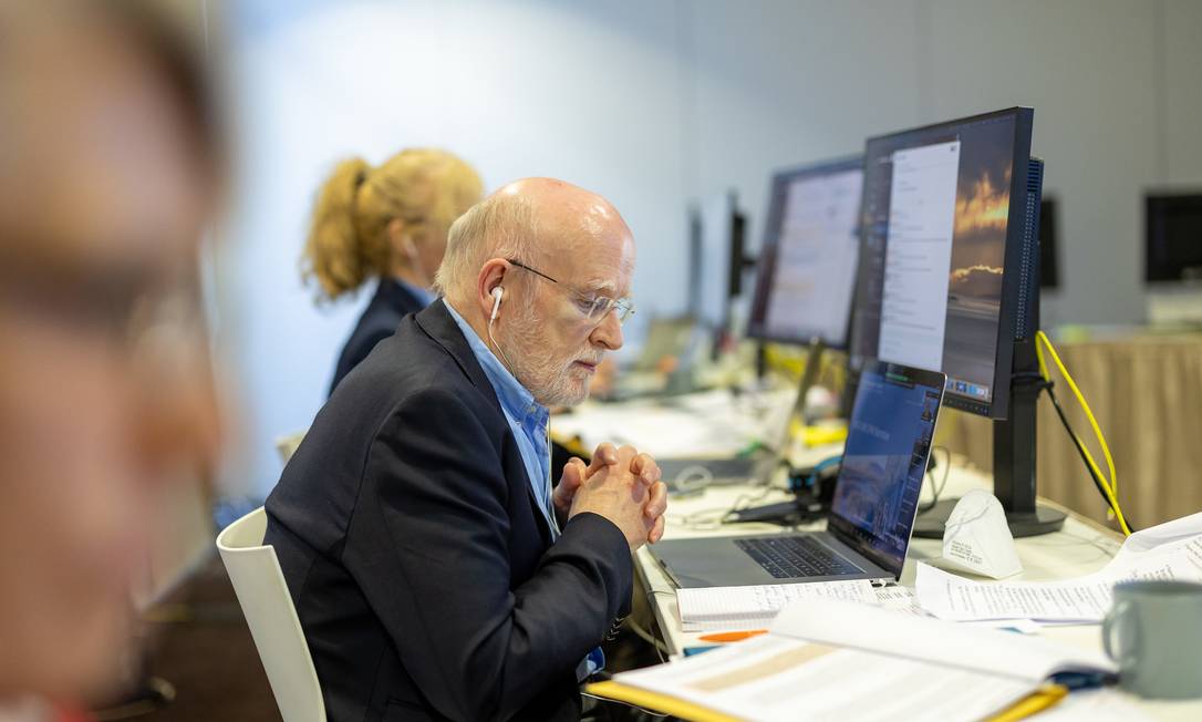 O cientista Hans-Otto Pörtner conduz em Berlim a sessão virtual sobre impactos da mudança do clima para o 6º relatório de avaliação do IPCC Foto: Bernd Lammel / IPCC