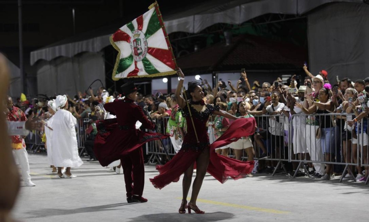 Samba-enredo da escola, repleto de termos em iorubá, contagiou o público Foto: Alexandre Cassiano / Agência O Globo