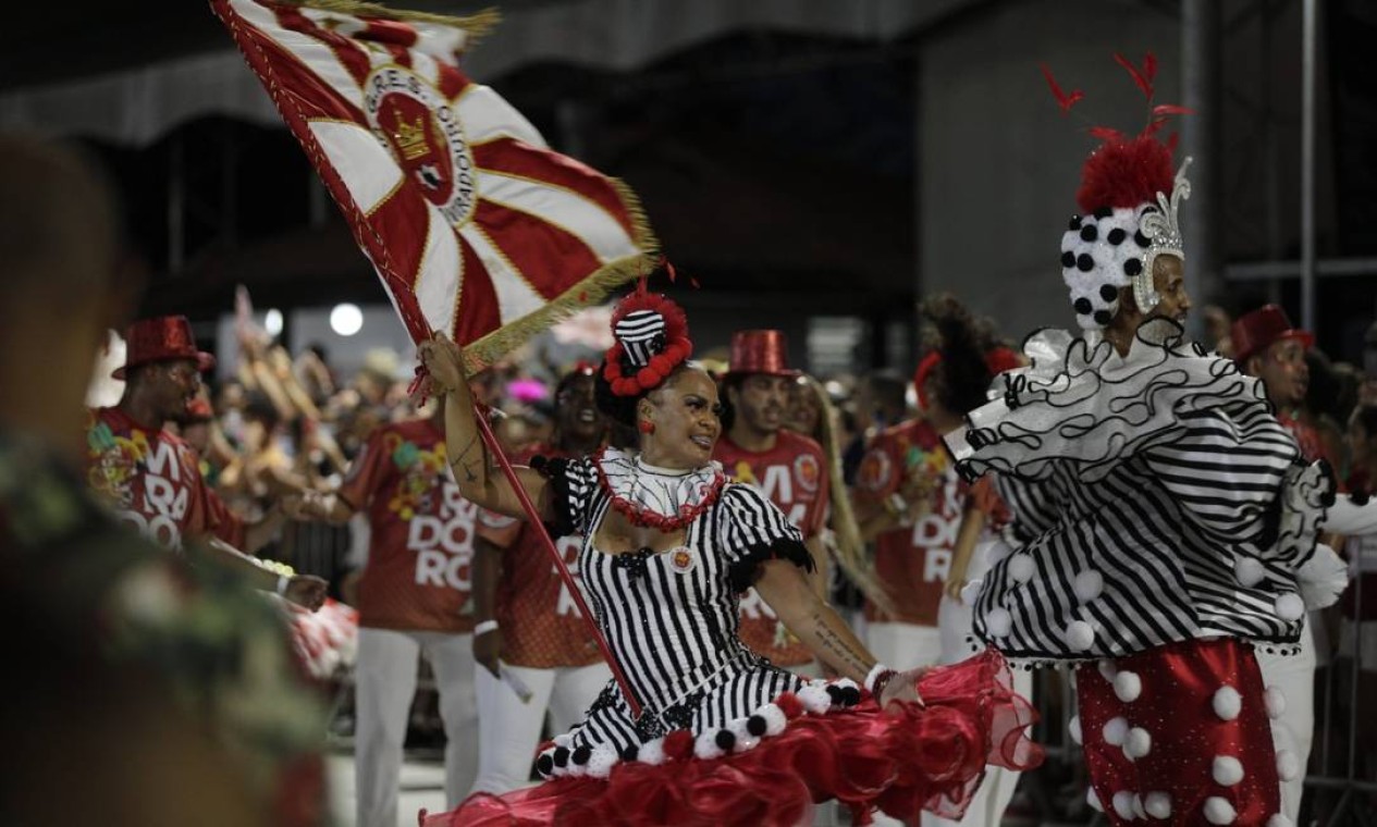 Acadêmicos do Viradouro encerrou a festa na Cidade do Samba. Escola tenta o bicampeonato Foto: Alexandre Cassiano / Agência O Globo