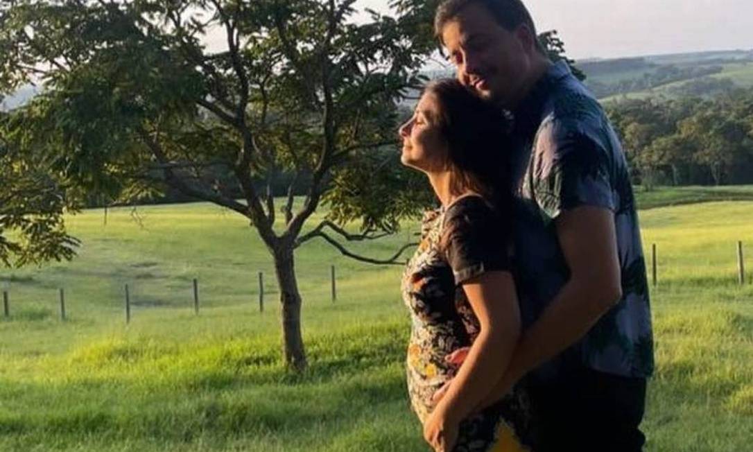 Rafael Cortez e Marcella Calhado serão pais de uma menina, que se chamará Nara Foto: Reprodução