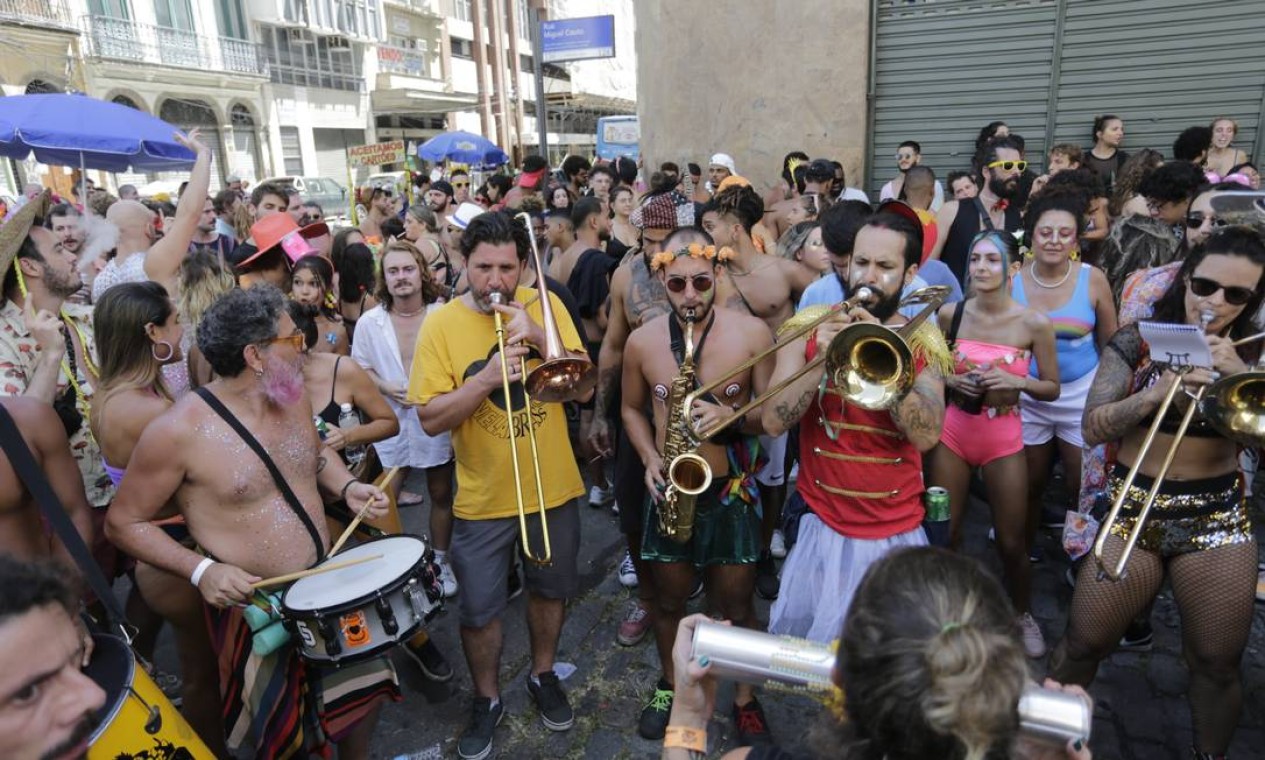 Bloco na Rua Acre com Miguel Couto, no Centro Foto: Marcia Foletto / Agência O Globo - 28/02/2022