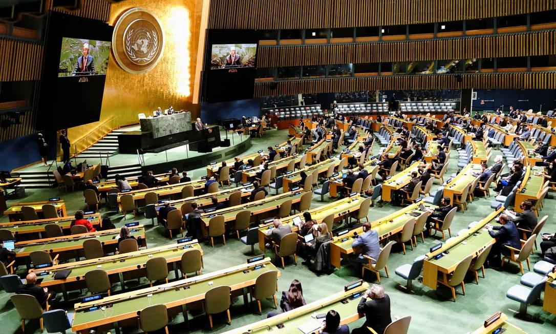 Visão geral da reunião da Assembleia Geral da ONU sobre a situação entre a Rússia e a Ucrânia, na sede das Nações Unidas em Manhattan, Nova York, EUA Foto: CARLO ALLEGRI / REUTERS