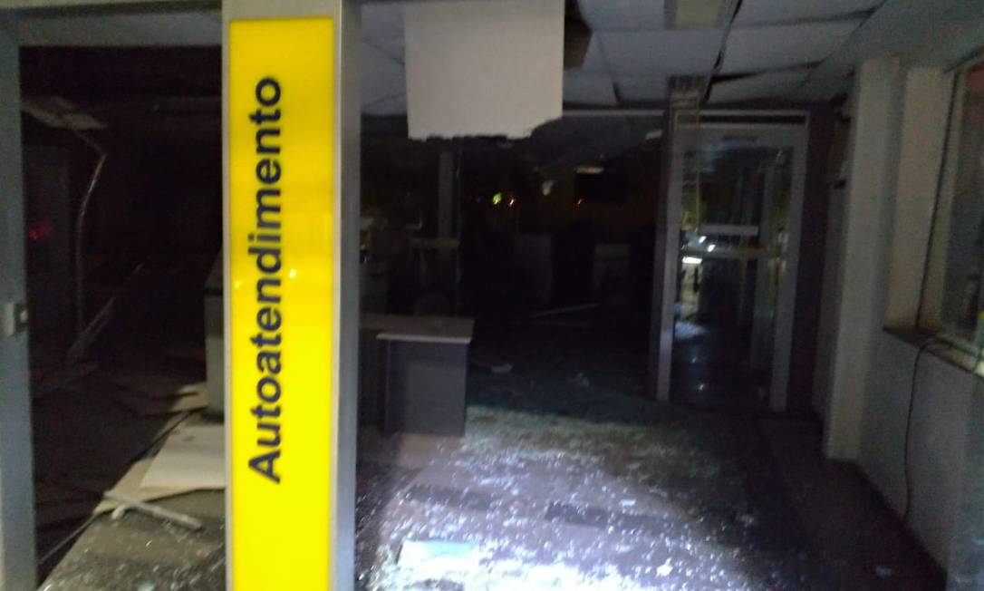 Fachada do Banco do Brasil foi destruída em Quatis Foto: Reprodução/Redes sociais