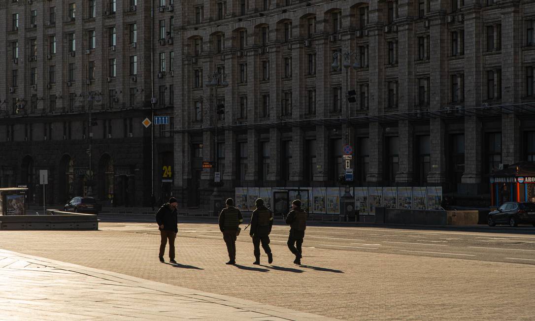 Ruas do centro de Kiev ficam vazias após toque de recolher no fim de semana Foto: Yan Boechat