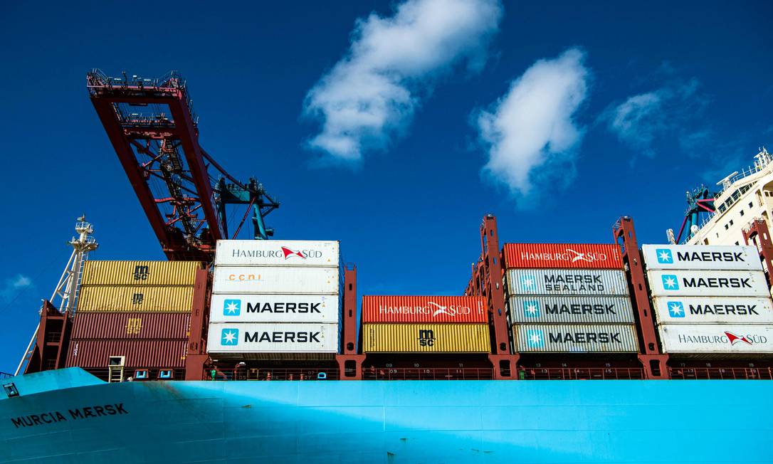 A Maersk, uma das líderes em transporte marítimo globalmente, anunciou a suspensão da movimentação de contêneires na Rússia Foto: JONATHAN NACKSTRAND / AFP
