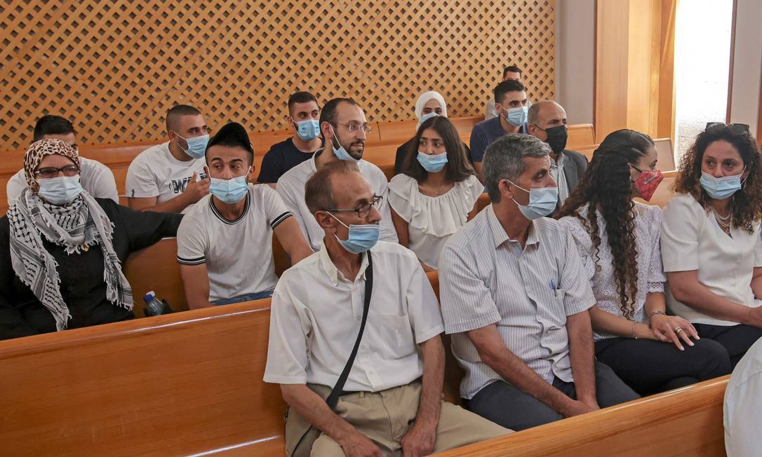 Moradores palestinos de Sheikh Jarrah em uma audiência na Suprema Corte de Israel sobre o caso da expulsão de famílias palestinas Foto: AHMAD GHARABLI / AFP / 2-8-2021