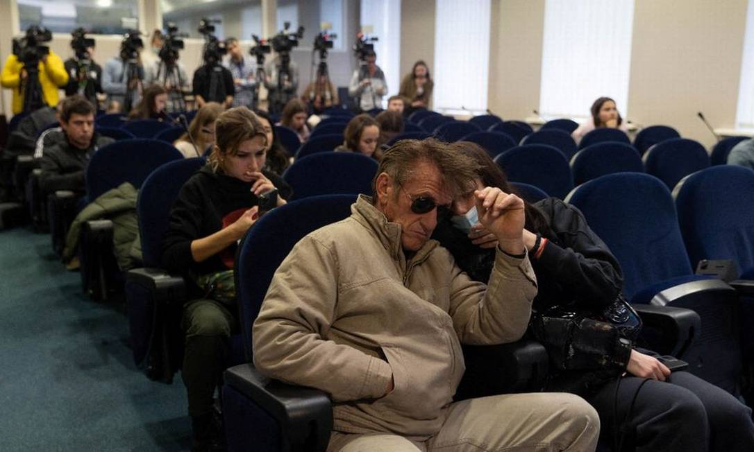 Sean Penn em coletiva do presidente ucraniano olodymyr Zelenskiy Foto: Reuters