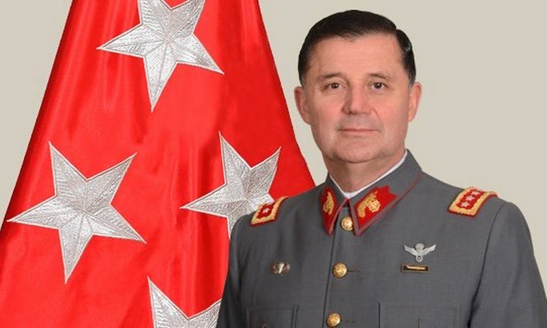 O comandante-em-chefe do Exército chileno, Ricardo Martínez, apresentou nesta quarta-feira sua renúncia Foto: Gabi Alexander/Wikipedia / Gabi Alexander/Wikipedia