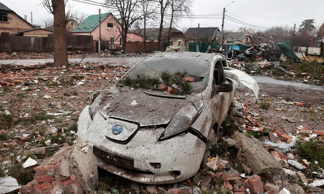 Destruição em Kiev após novo bombardeio das forças russas contra a capital ucraniana Foto: SERHII NUZHNENKO / REUTERS