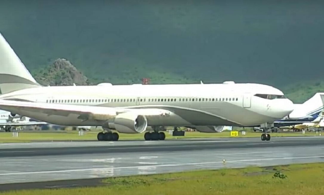 Boeing 767 que também pertence ao dono do Chelsea Foto: Reprodução Youtube