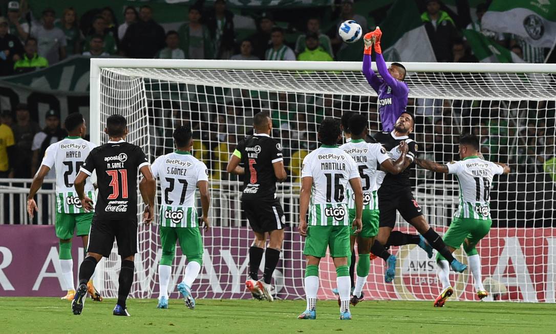 Olimpia elimina Atlético Nacional e enfrentará o Fluminense na terceira fase da Libertadores Foto: JOAQUIN SARMIENTO / AFP