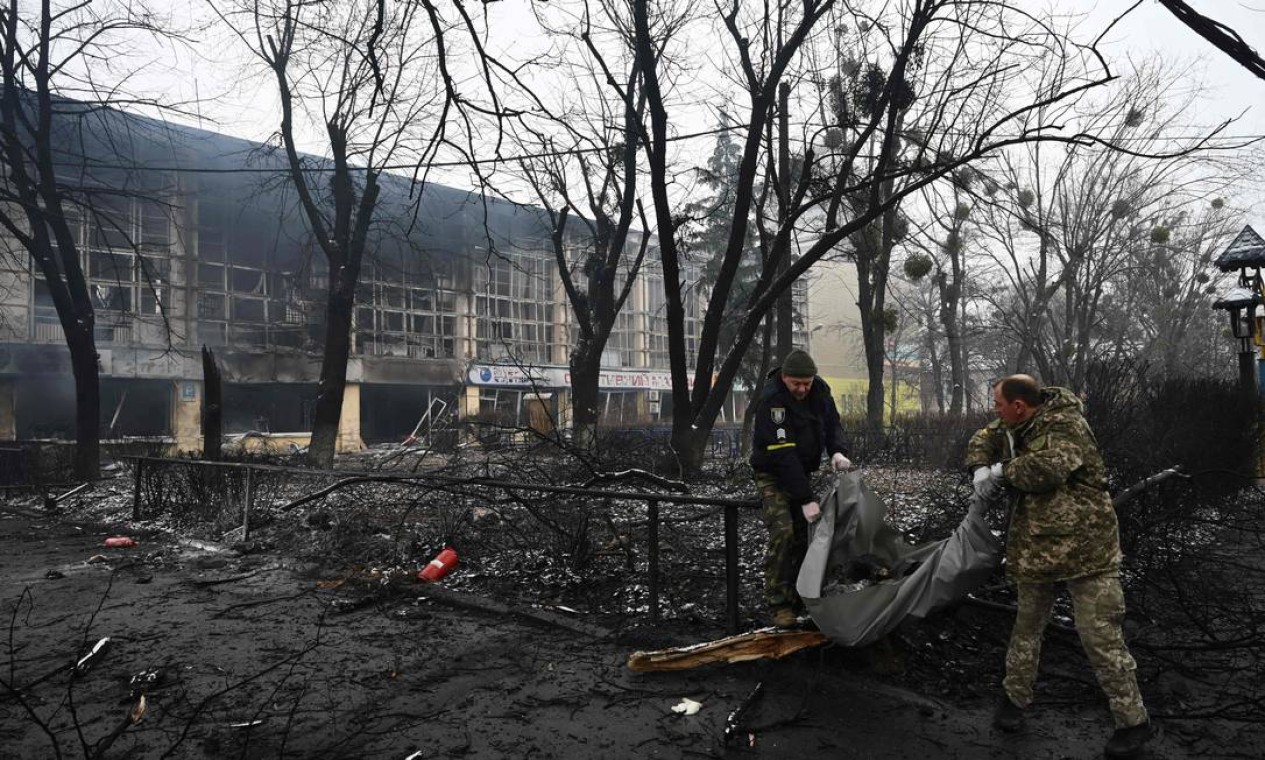 Área onde fica localizada a principal torre de televisão de Kiev, destrída depois de ataque aéreo russo em 1 de março Foto: ARIS MESSINIS / AFP