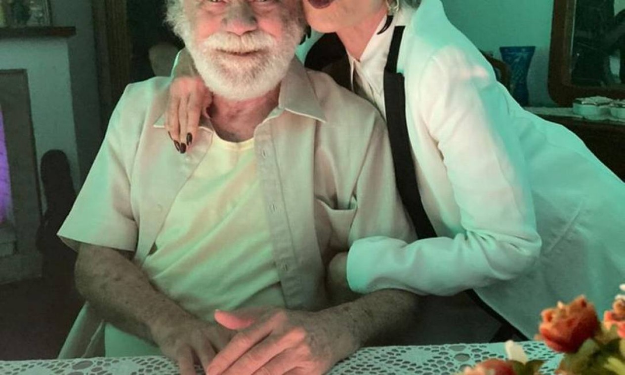 Amigos há mais de
50 anos, Tonico
Pereira e Tania Alves se reencontraram no set do curta metragem “O aniversário do Seu Lair” Foto: Arquivo