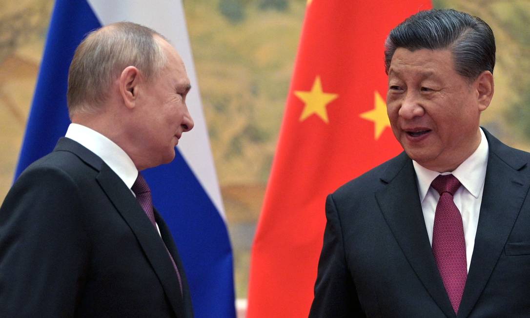 Presidente russo, Vladimir Putin (E), e o presidente da China, Xi Jinping, durante encontro em Pequim, antes da abertura dos Jogos Olímpicos de Inverno Foto: ALEXEI DRUZHININ / AFP