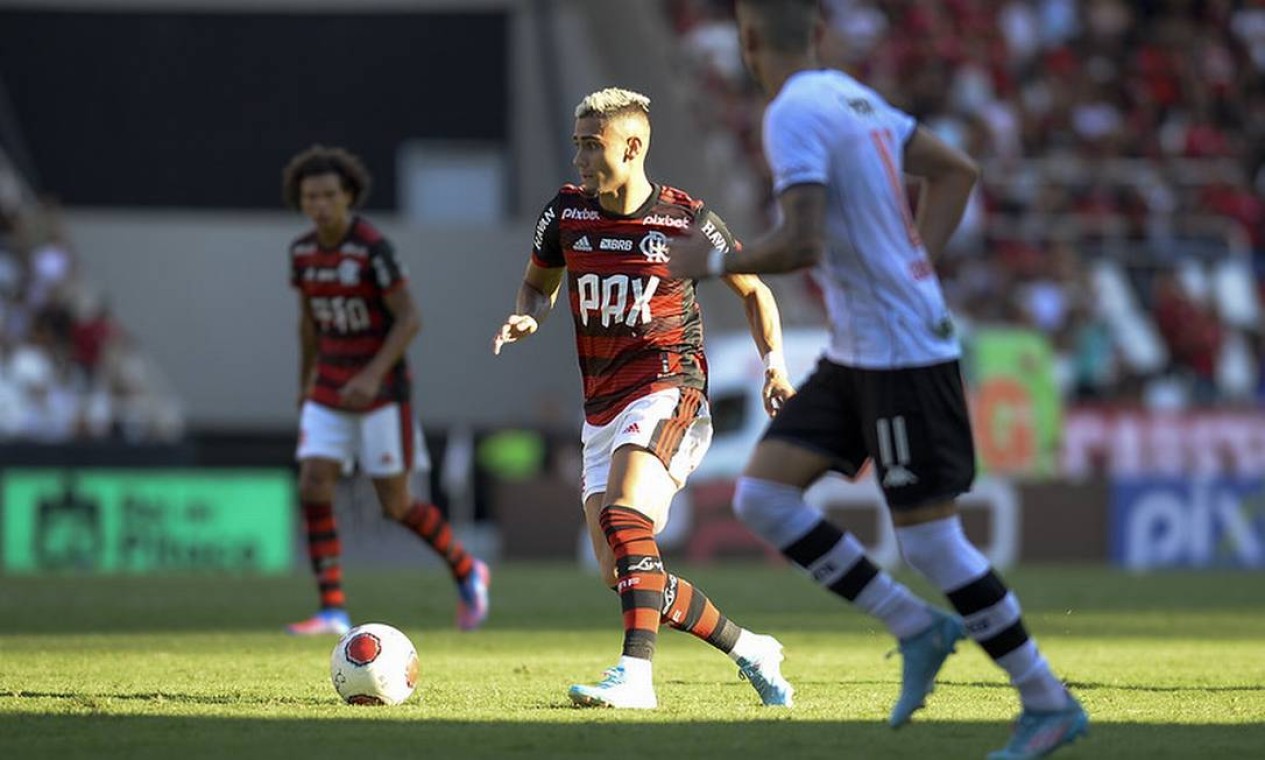 Flamengo acerta empréstimo de Rafael Santos com Apoel