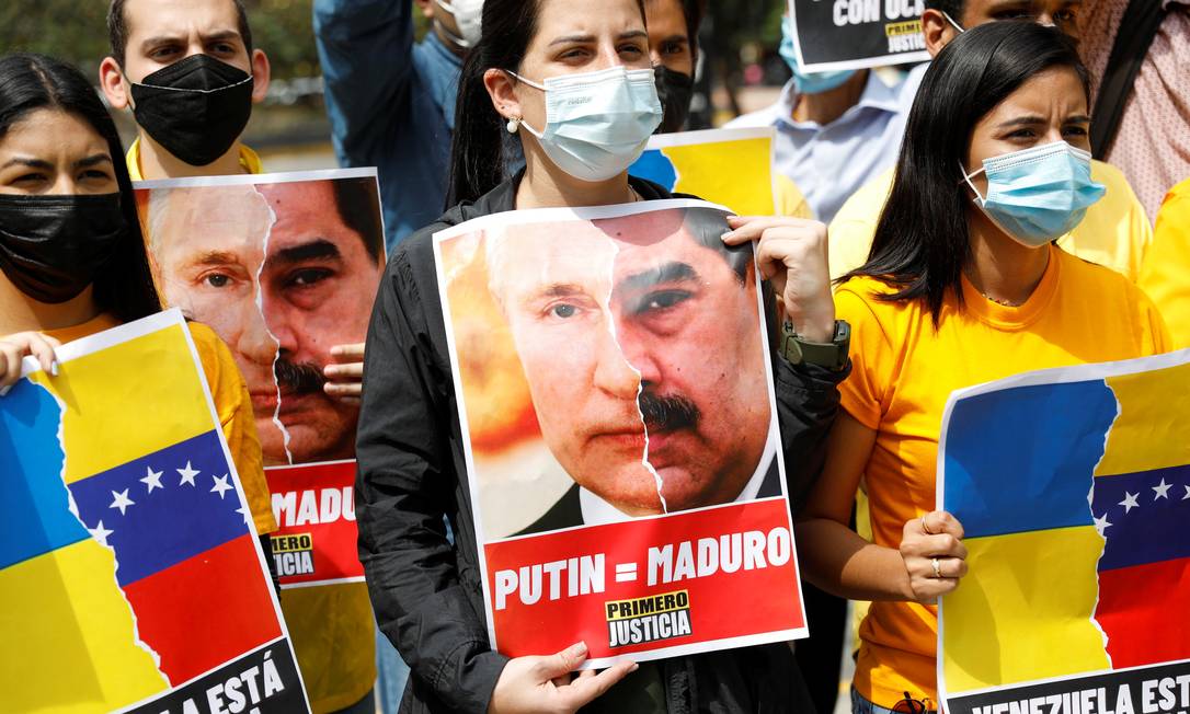 Manifestantes protestam contra o apoio de Maduro à invasão da Ucrânia: EUA se esforçam para abalar o relacionamento entre os dois países Foto: LEONARDO FERNANDEZ VILORIA / REUTERS/04-03-2022