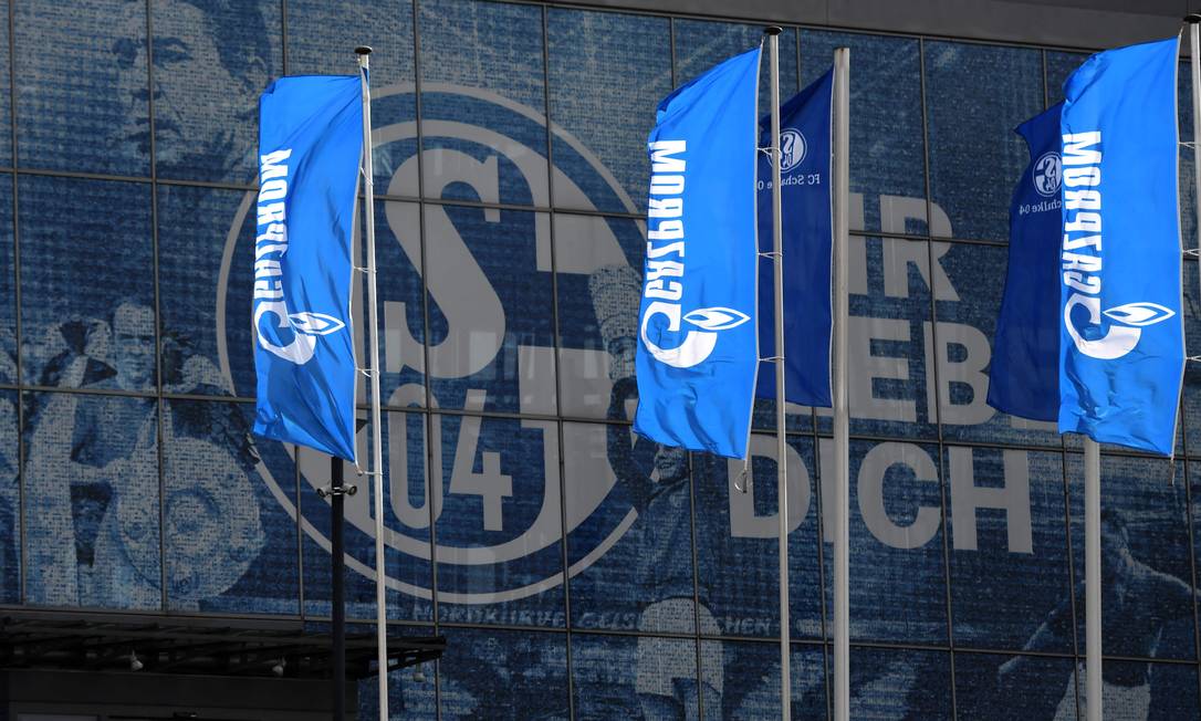 Schalke 04, um dos clubes mais tradicionais da Alemanha, rompeu contrato com empresa russa Gazprom Foto: INA FASSBENDER / AFP
