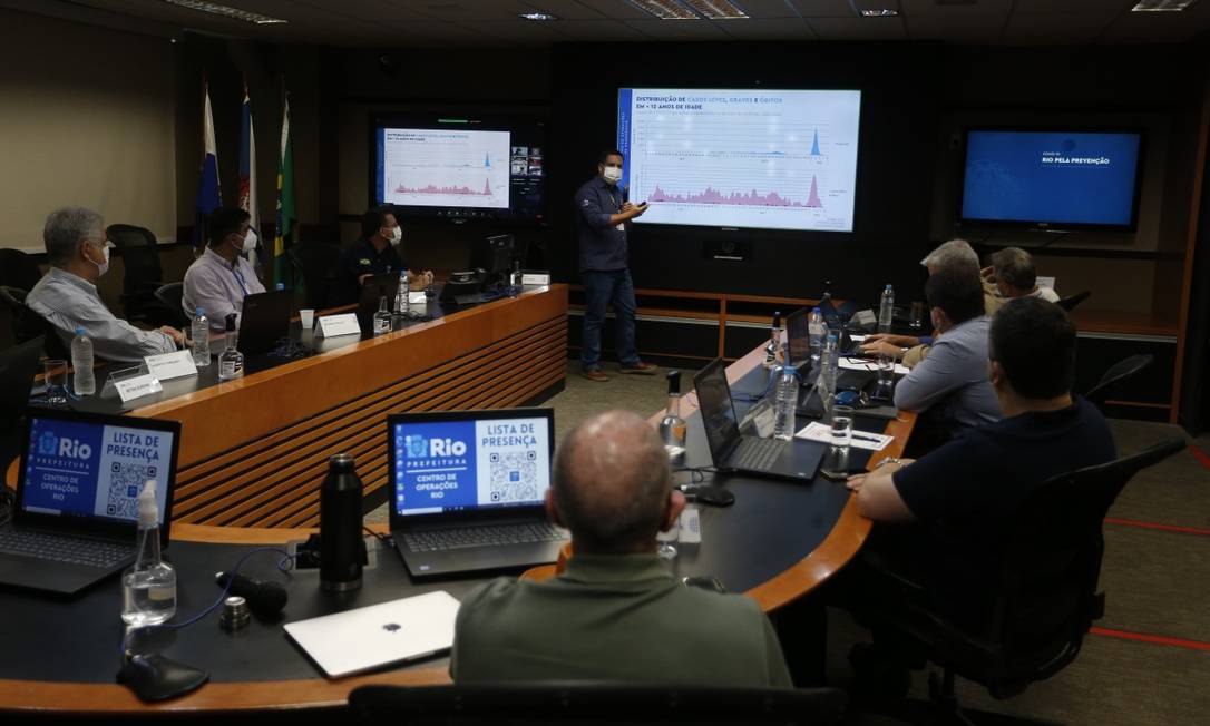 Comitê Científico Prefeitura do Rio em reunião sobre próximos passos da flexibilização na pandemia de Covid-19 Foto: Fabiano Rocha / Agência O Globo