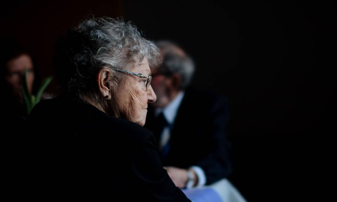 Mulheres são mais acometidas pela doença de Alzheimer. Foto: Christian Langballe / Unsplash