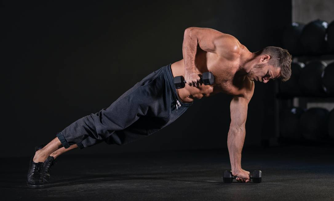 Aprenda alguns dos melhores exercícios para treinar bíceps - V4