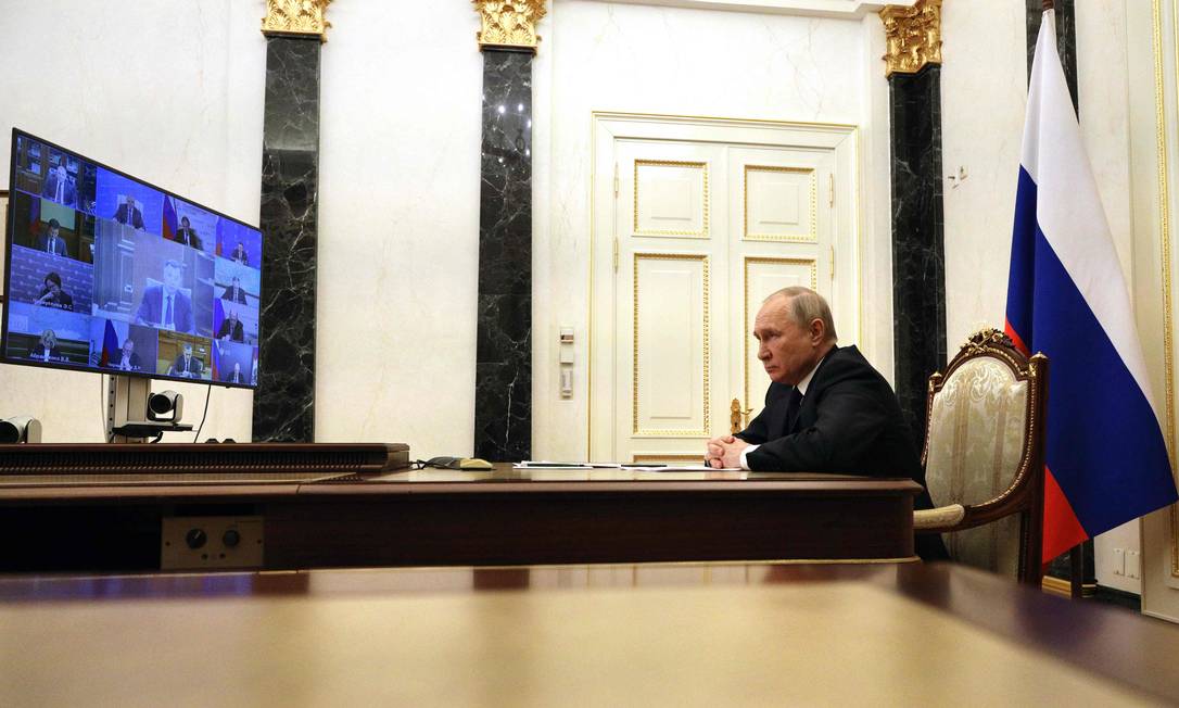 Presidente russo, Vladimir Putin, durante reunião com integrantes do governo Foto: MIKHAIL KLIMENTYEV / AFP