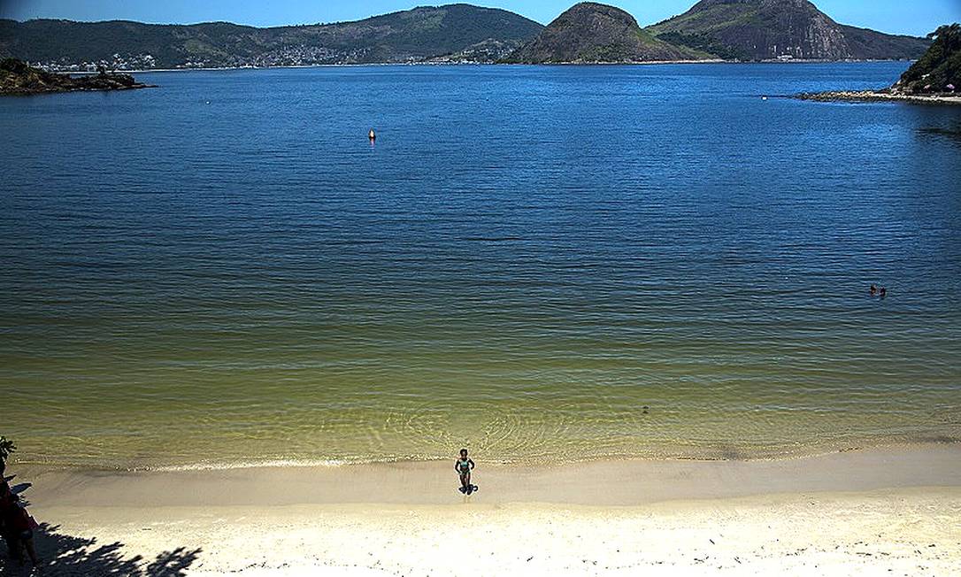 Com águas mais claras, praias da Baída de Guanabara receberam o apelido de 'Icaraíbe' Foto: Guito Moreto / Agência O Globo