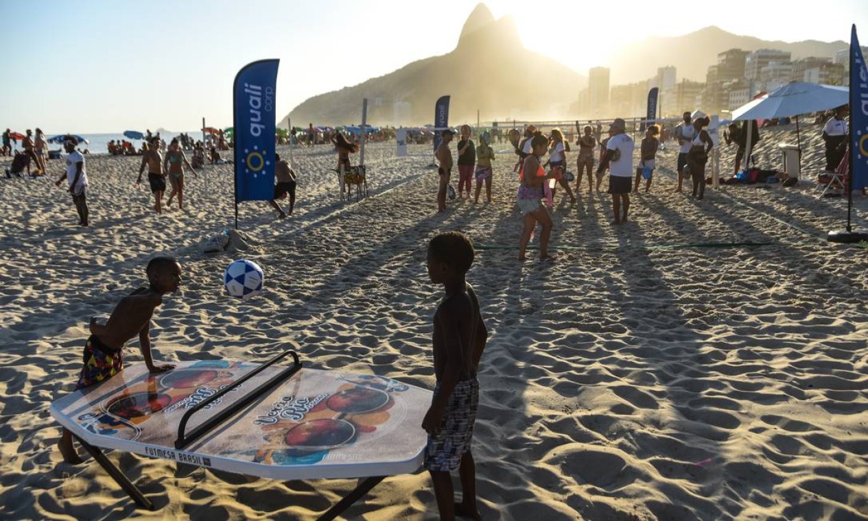 No espaço dedicado aos esportes, aberto das 16h às 18h, o público poderá se inscrever para participar de jogos de futmesa e grupos de altinha Foto: Alex Ferro / Agência O Globo