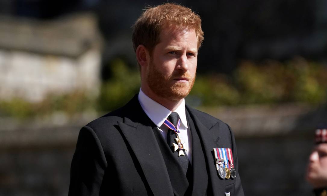 Príncipe Harry caminha em funeral do avô, príncipe Philip Foto: POOL / Reuters