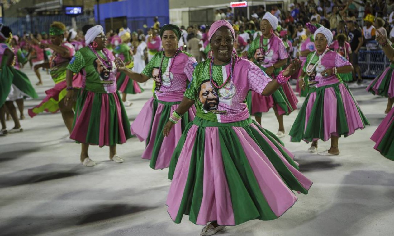 Ala das Baianas da Lins Imperial no Ensaio técnico das Escolas de samba na Marquês de Sapucaí Foto: Agência O Globo