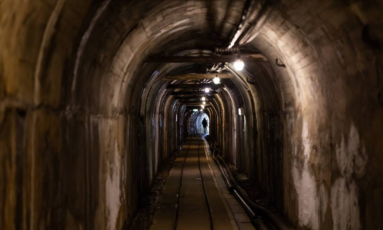 Túnel numa mina de ouro na Ilha Sado, no Japão Foto: Shiho Fukada / The New York Times