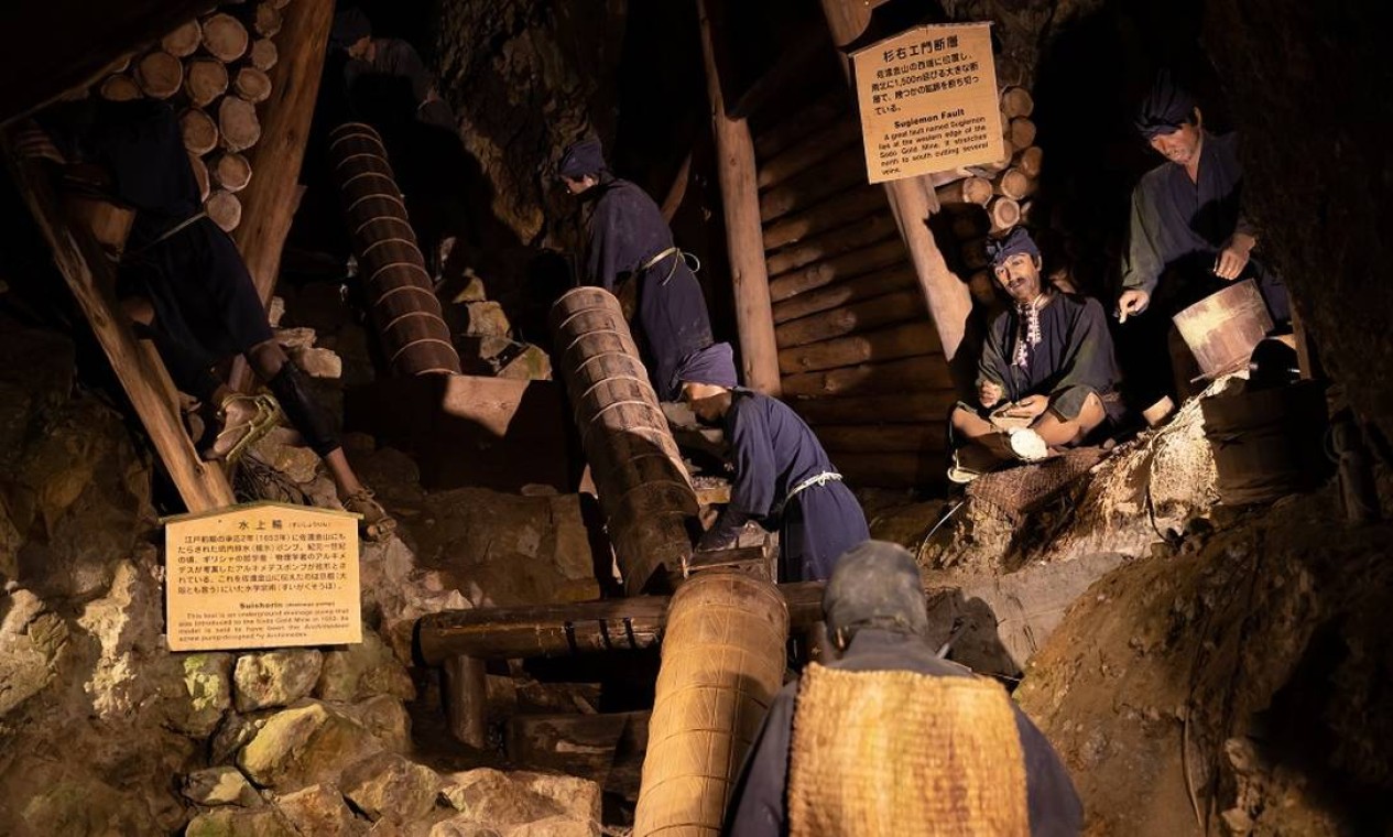 Bonecos de cera na maior mina de prata e ouro da Ilha Sado representam os antigos trabalhadores da mineração naquela região Foto: Shiho Fukada / The New York Times